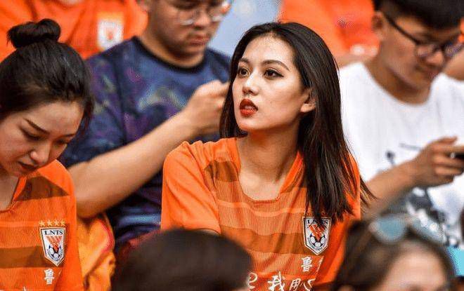 大方认爱卡哥：是的，我们订婚了 锦绣开年！