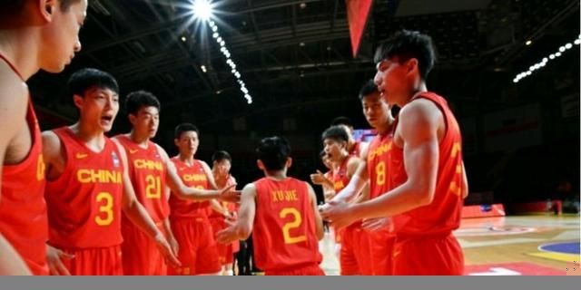 影片总策划、董事长李玮中国艺术研究院电影电视研究所副所长、研究员孙承建认为，《潮》有着强烈文化地域性、厚重的人物情感、极具历史纵深的质感和充满诗意的美学特征：“尽管这是一部中小成本影片，但呈现的视觉表意方式非常宏大。